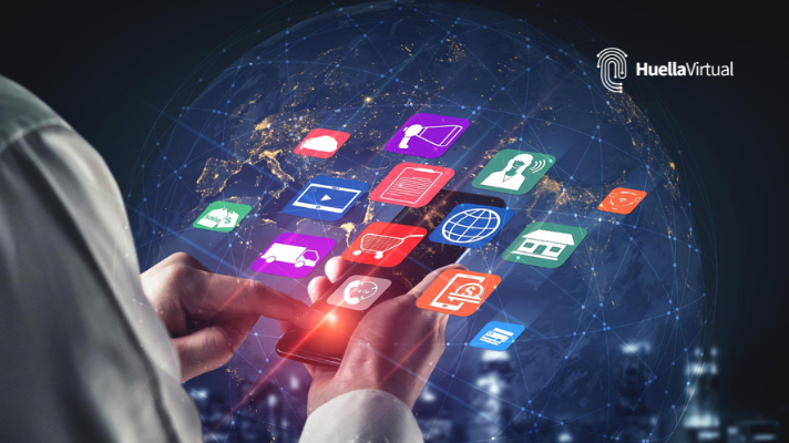 usuario en experiencia de omnicanalidad y multicanalidad